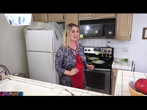 ❤️ Stepmom u munghje in cucina prima di a so data ❤❌ Video cazzo à co.stroybassein.ru ❌️