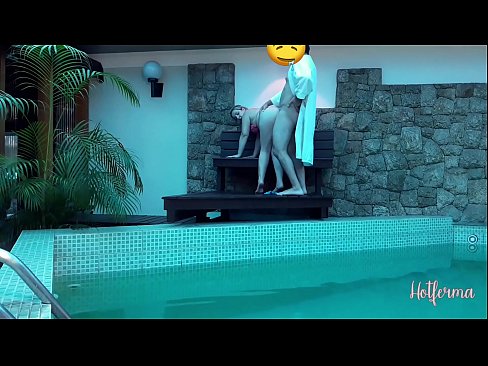 ❤️ Boss invita a cameriera à a piscina, ma ùn pudia resiste à un caldu ❤❌ Video cazzo à co.stroybassein.ru ❌️